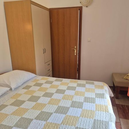 Apartman Kartec Крк Екстер'єр фото